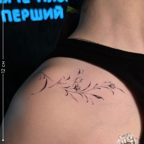 Мінімалістичне тату тонкими лініями, робота майстрів студії Тату-Залежні (Кропивницький)