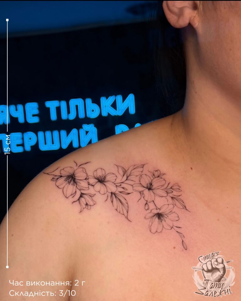 Тату з квітами, робота майстрів студії Тату-Залежні (Кропивницький)